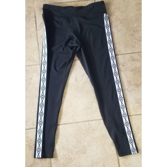 Umbro Active Leggings Black Capri Sz XL Juniors (Runs Small) Black & White Geome - Picture 2 of 6